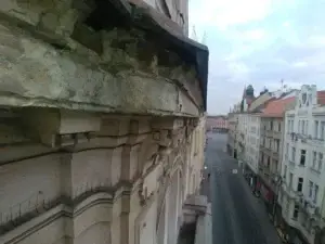 Ohrana proti holubům, výškové práce, čištění střech a fasád